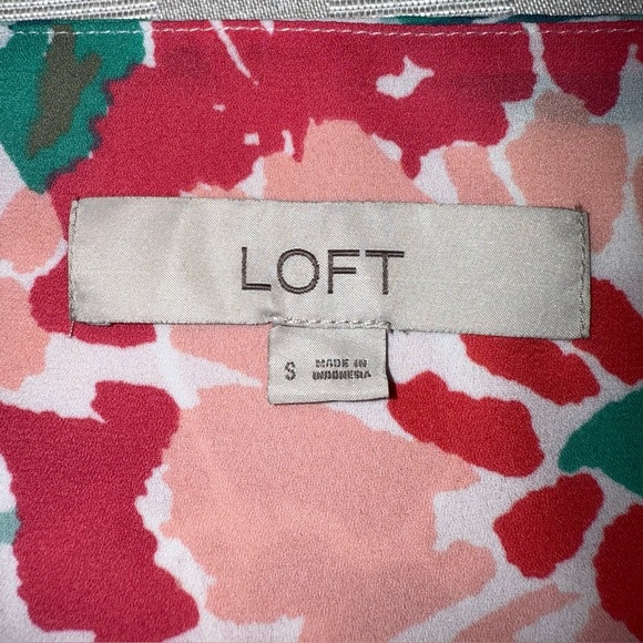 LOFT Floral Flutter V-Neck Top Sz S Short Sleeve - Picture 10 of 12